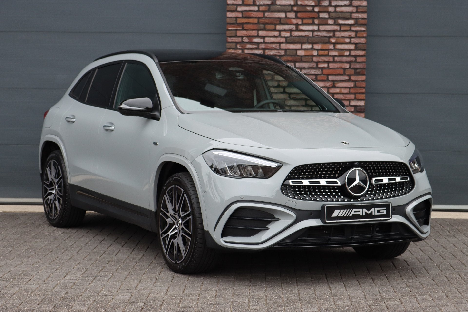 Foto 3 van Mercedes-Benz GLA 250 e AMG Line | Panoramadak | Burmester |