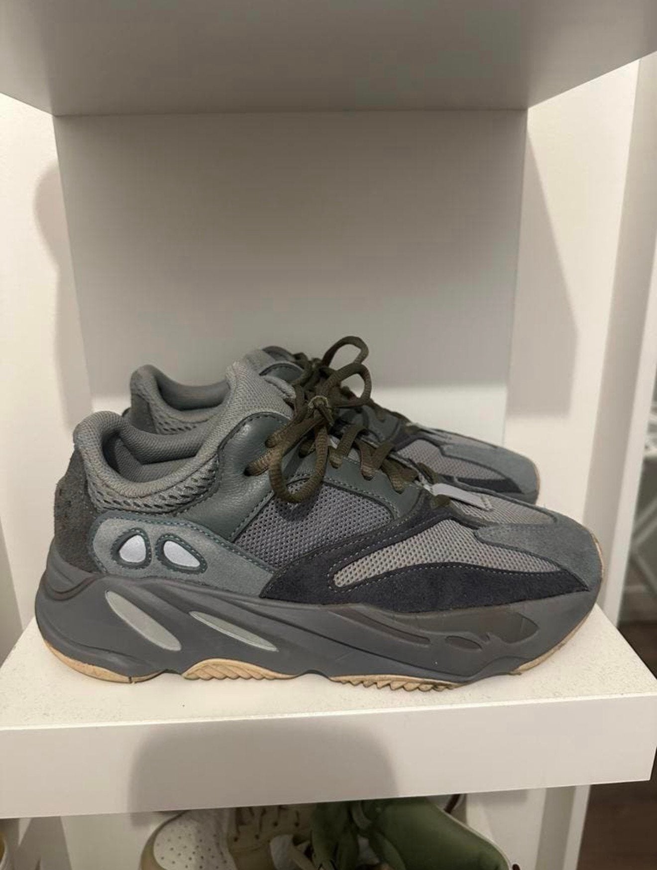 Yeezy Boost 700 V1 Teal Blue, Ophalen of Verzenden, Zo goed als nieuw, Blauw
