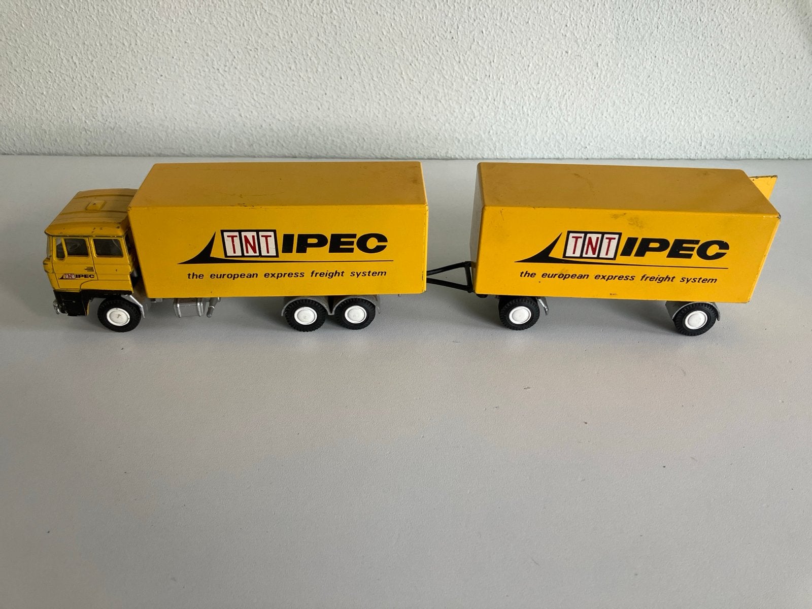 Vintage Lion Car TNT IPEC Vrachtwagen met Aanhanger, Ophalen of Verzenden, Gebruikt