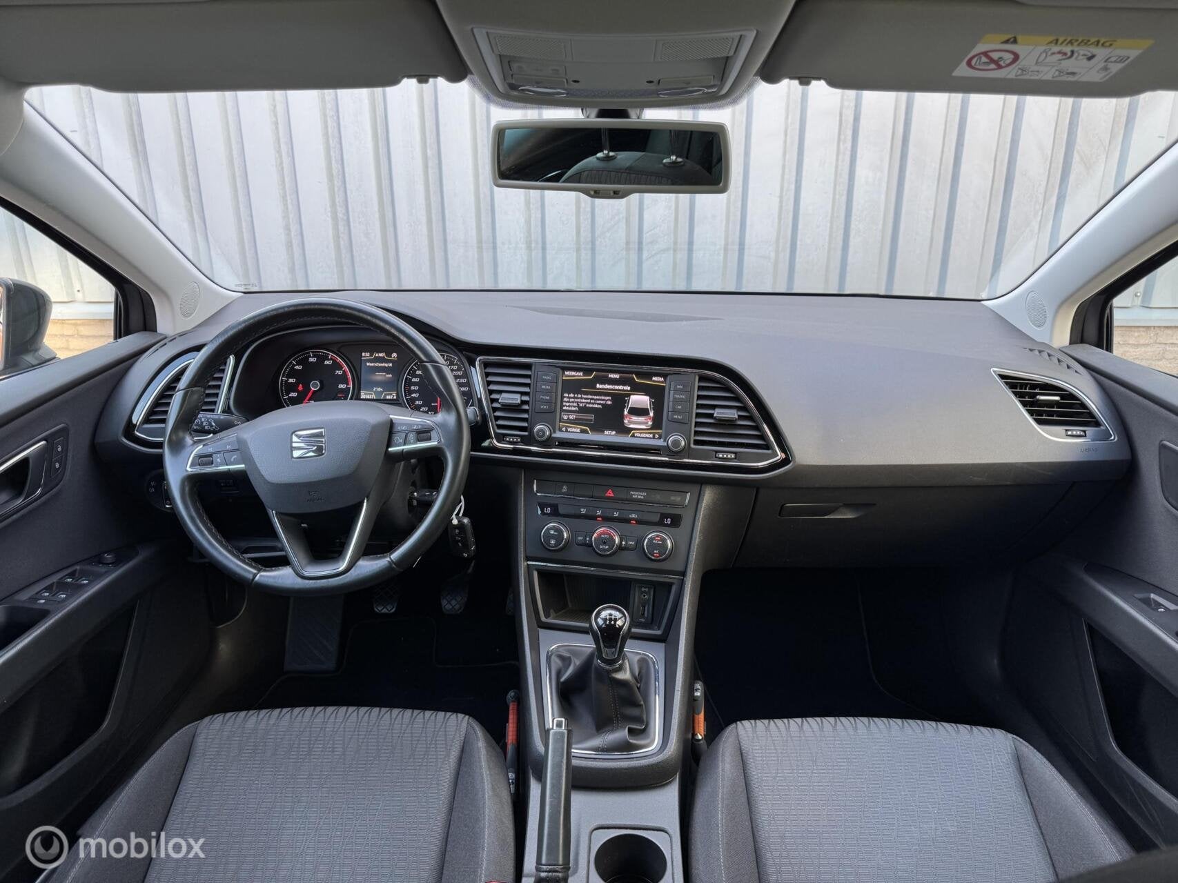 Seat Leon ST 1.0 EcoTSI | Carplay/A.A. | PDC | Trekhaak, Voorwielaandrijving, Origineel Nederlands, Handgeschakeld, Zilver of Grijs