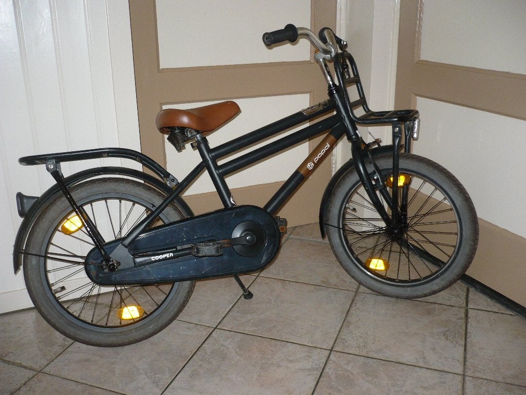 Stoere 18 inch jongensfiets met rek, Fietsen en Brommers, Fietsen | Jongens, Ophalen, Terugtraprem, Gebruikt, Handrem