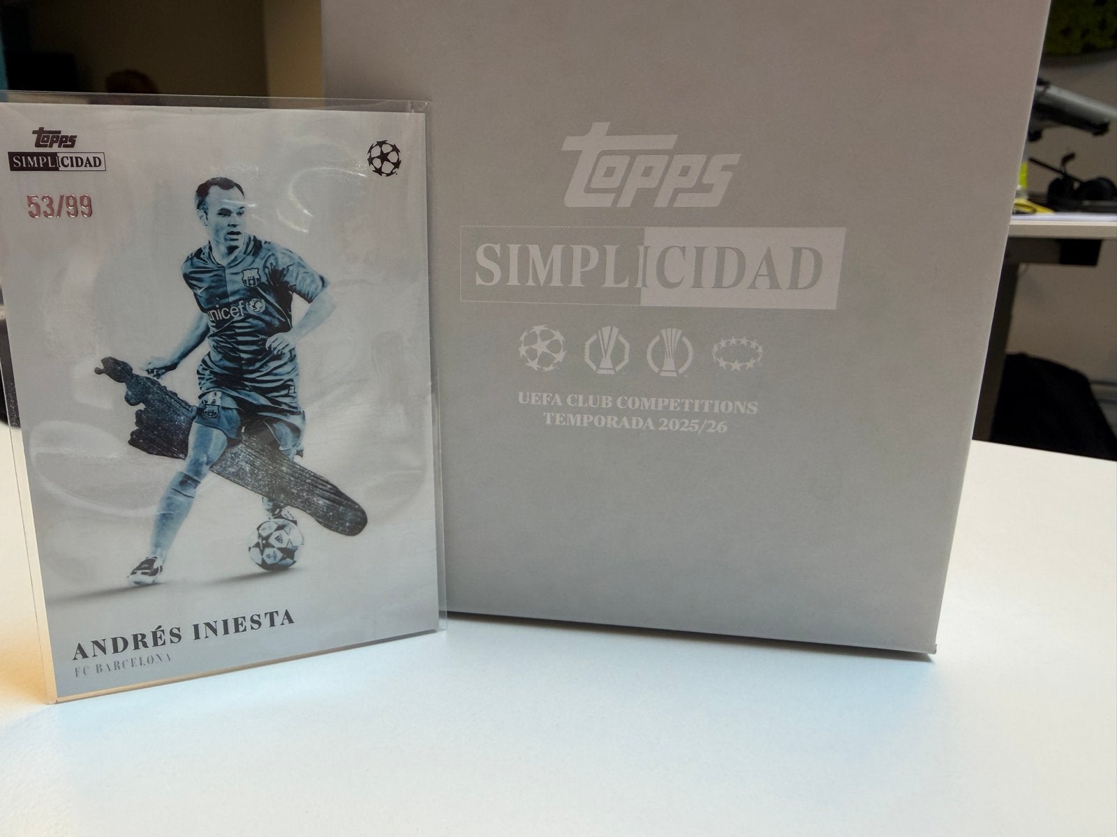 Topps Simplicidad Andrés Iniesta Kaart 53/99 FC Barcelona, Ophalen of Verzenden, Zo goed als nieuw, Plaatje