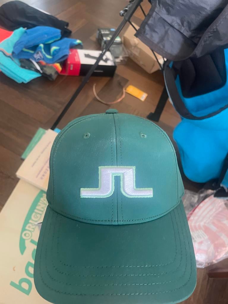 J. Lindeberg Anga Cap - Rain Forest Groen (Nieuw), Ophalen of Verzenden, Nieuw, One size fits all, Pet