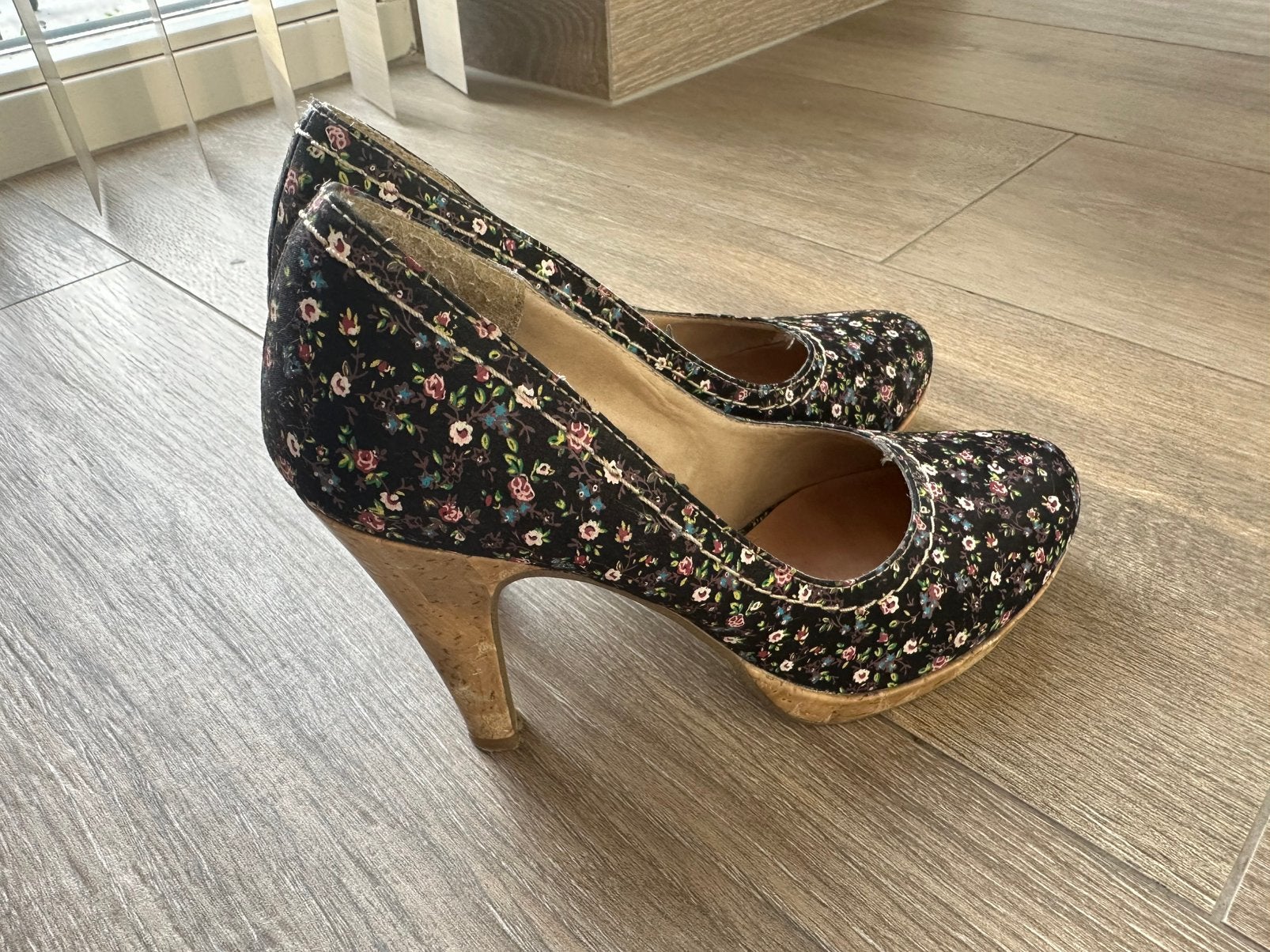 Tamaris pumps 38, Kleding | Dames, Pumps, Zwart, Ophalen of Verzenden, Gedragen