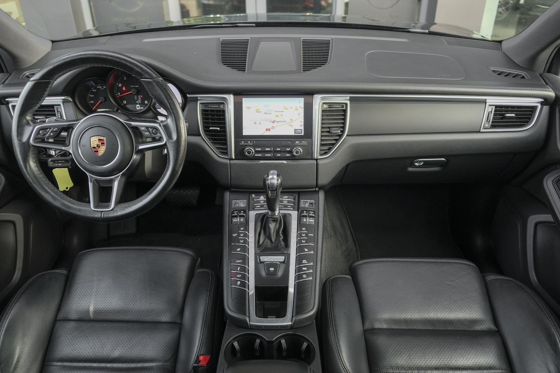 Porsche Macan 2.0 T 252pk Panoramadak Luchtvering 18-weg Ada, Auto's, Automaat, Gebruikt, Bi-Xenon koplampen, Zwart