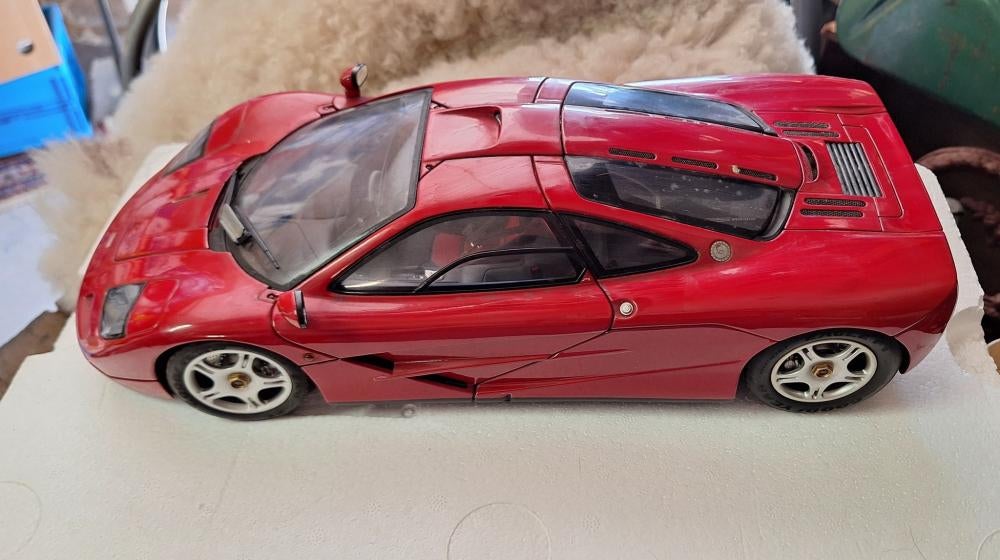 McLaren F1 Roadcar rood 1993 Minichamps 1:12, Auto, Ophalen of Verzenden, Zo goed als nieuw, 1:9 t/m 1:12