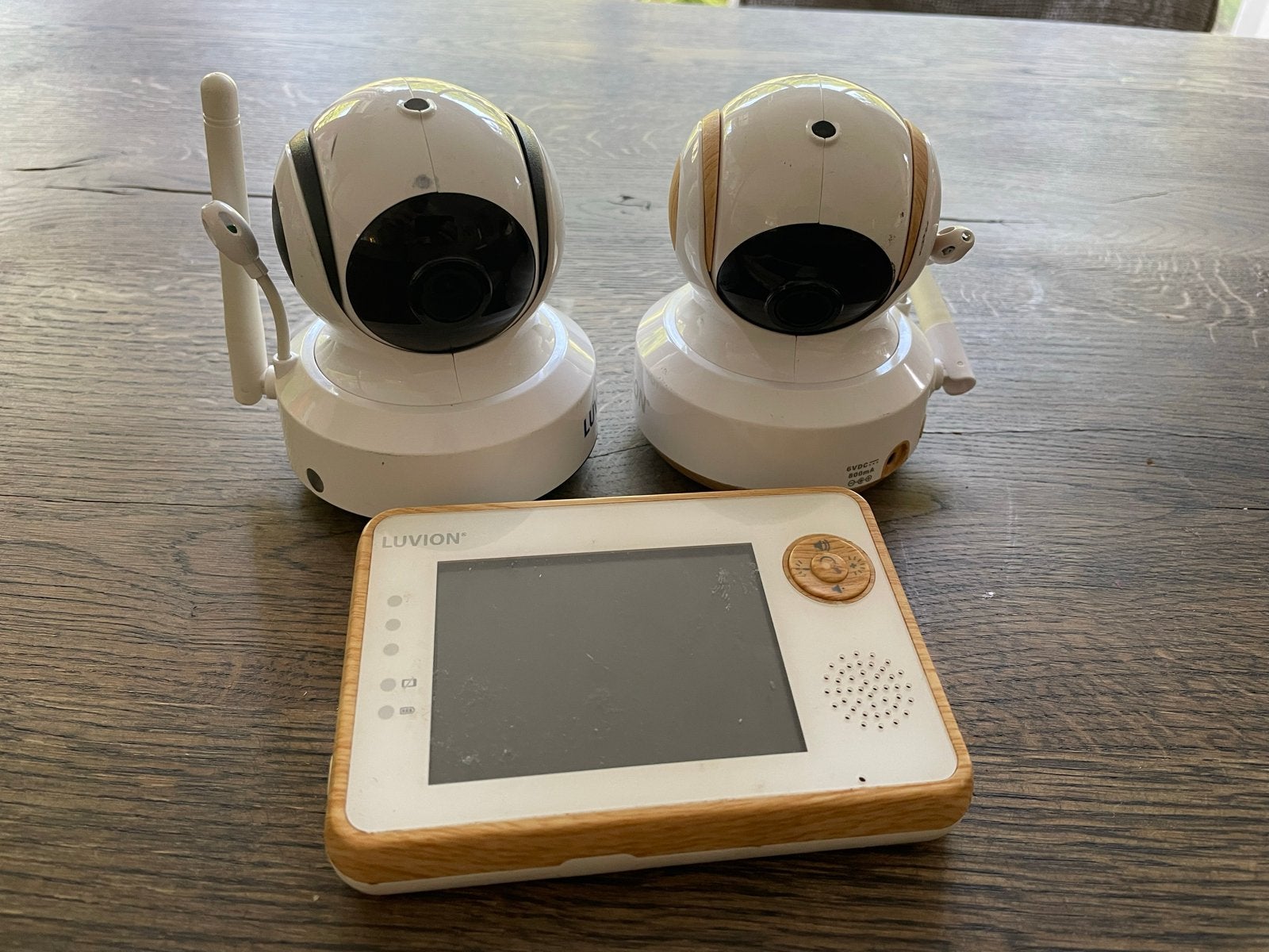 Luvion babyfoon met 2 camera's en scherm, Ophalen, Gebruikt, 100 tot 250 meter, Camera