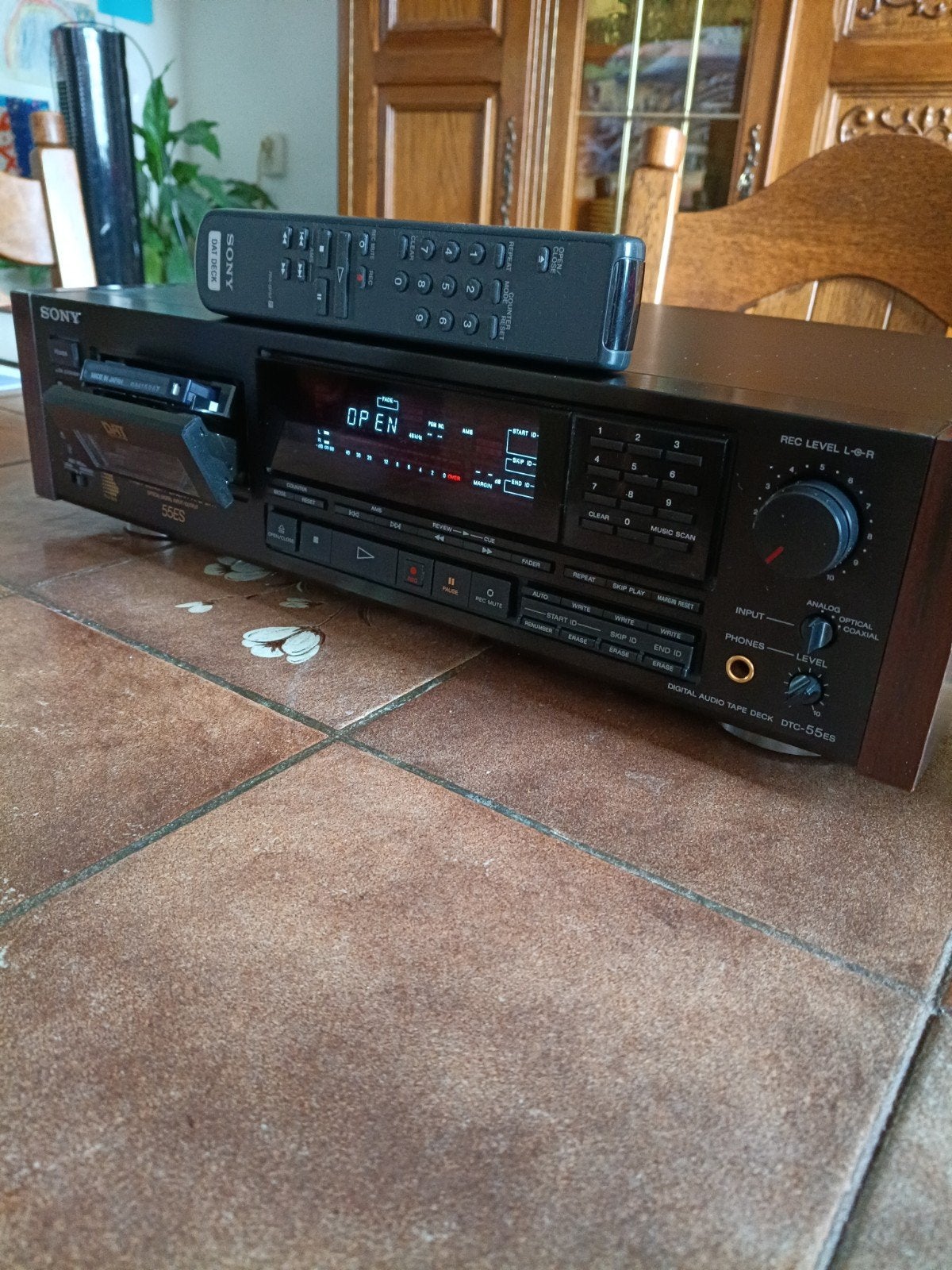 DTC 55 ES DAT recorder gereviseerd  100 procent werking, Ophalen of Verzenden, Refurbished, 120 watt of meer, Sony
