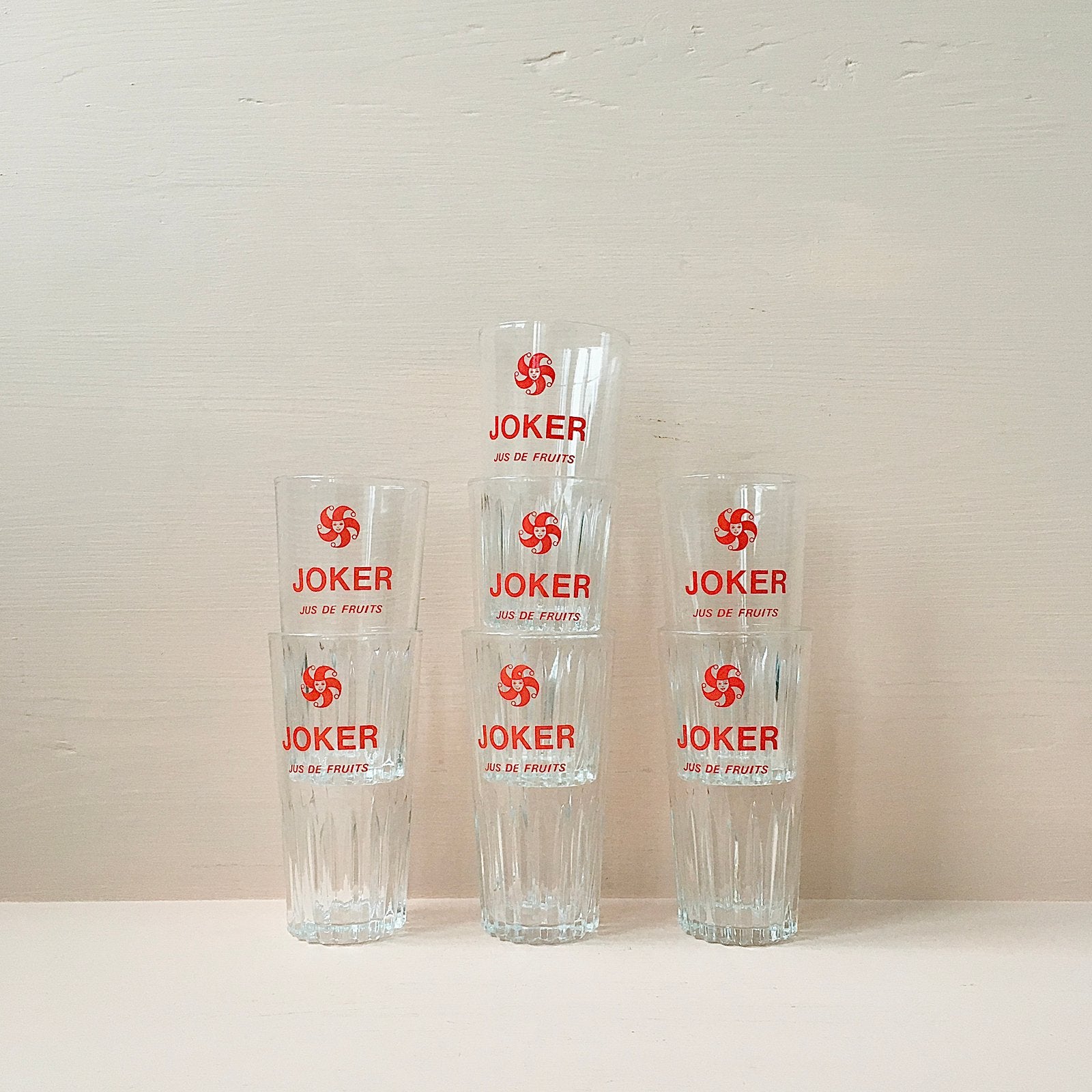 7 puntgave Franse glaasjes met rood Joker logo Jus de Fruits, Verzamelen, Ophalen of Verzenden, Zo goed als nieuw, Borrel- of Shotglas
