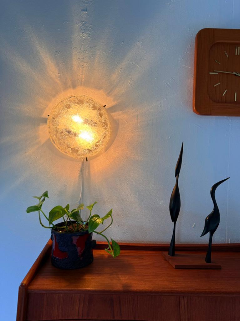 Vintage ijsglazen wandlamp/plafondlamp, Kaiser Leuchten ‘60, Ophalen of Verzenden, Zo goed als nieuw, Glas, Vintage retro buisframe design rotan webbing papercord deens