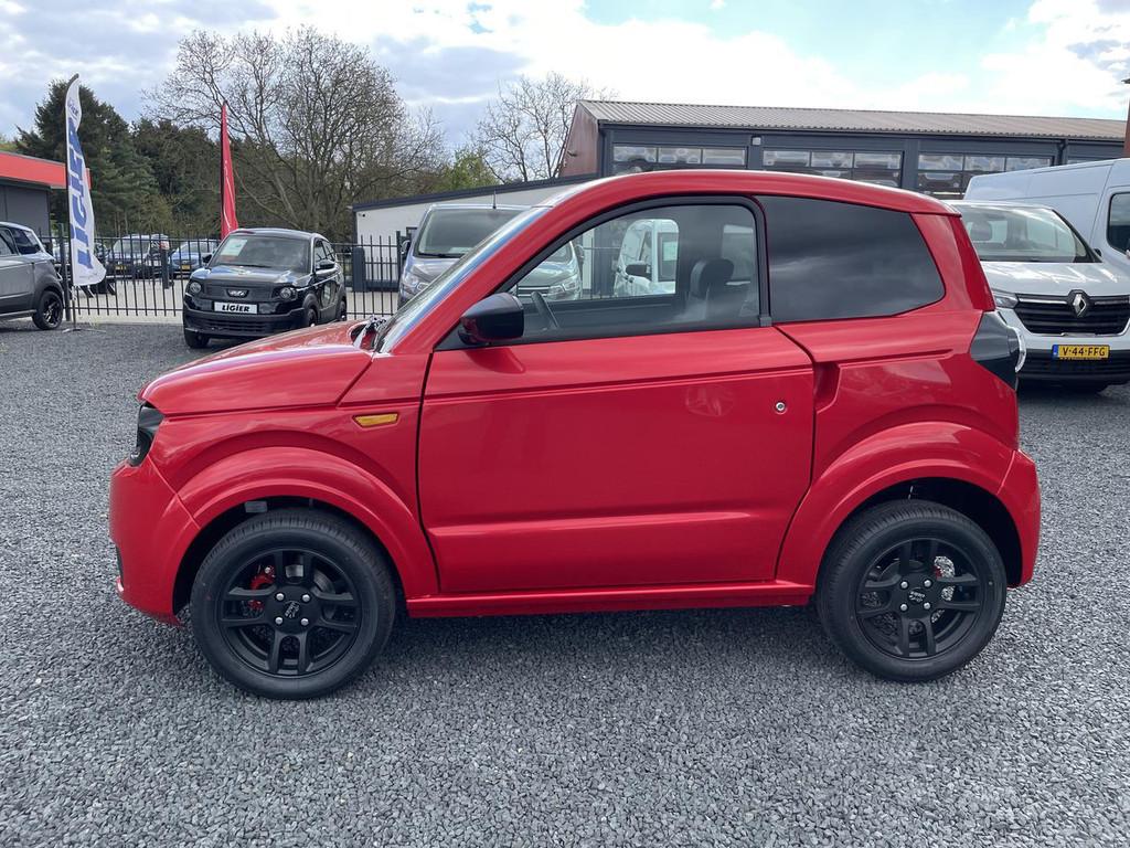 Ligier MYLI NIEUW IDEAL DIESEL E5+ (bj 2026, automaat), Auto's, USB, Zwart, 24 maanden, Leder