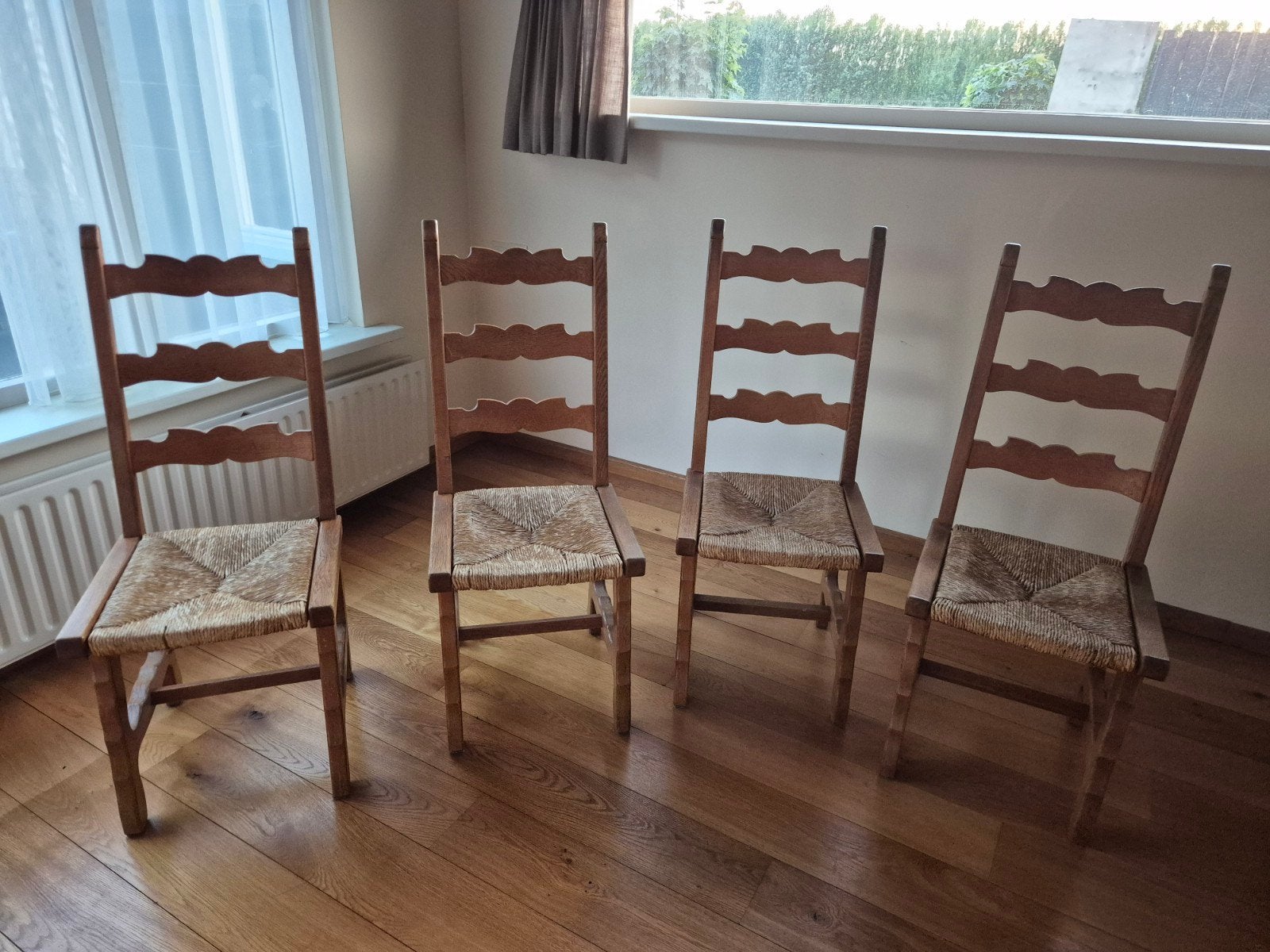 4 stoelen, Ophalen