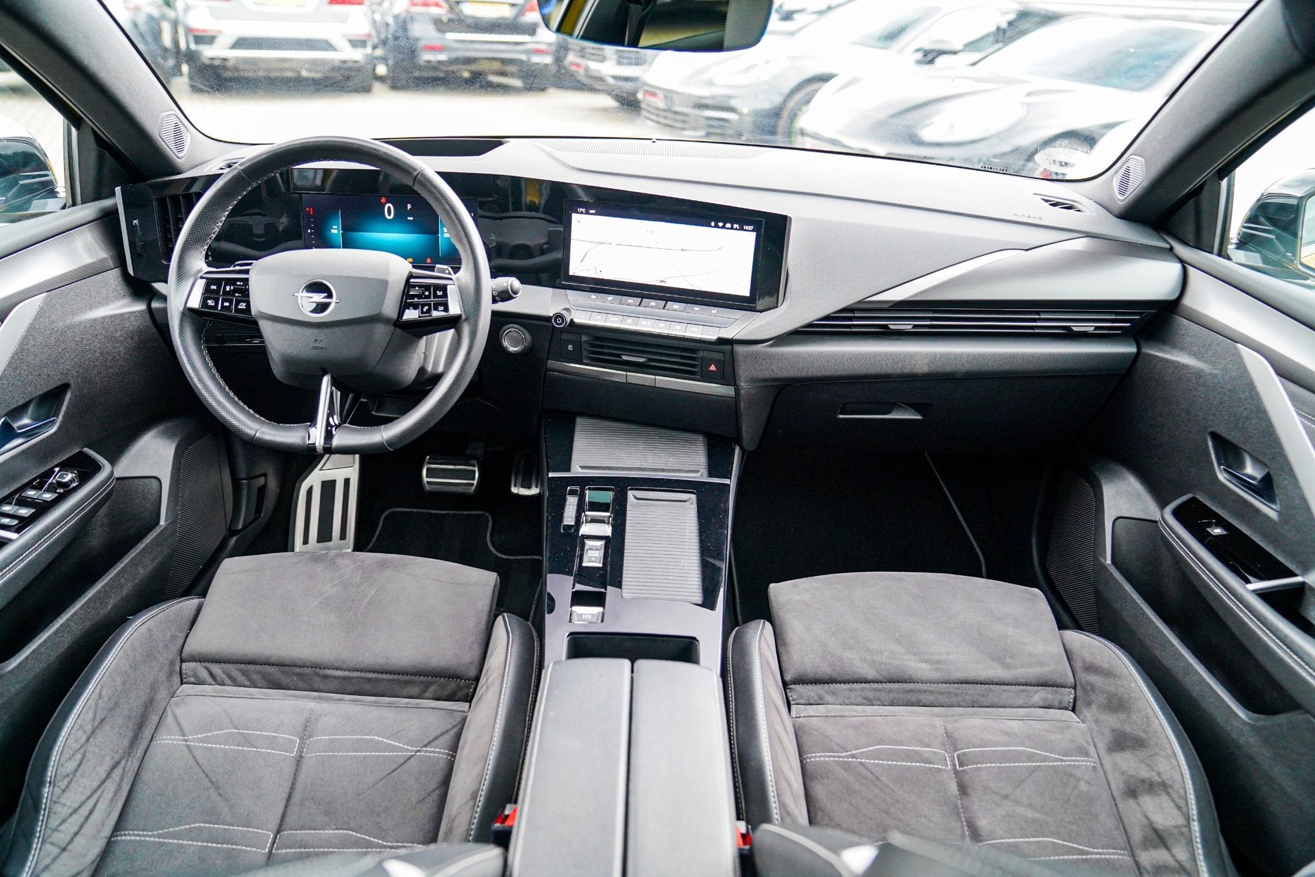 Opel Astra 1.2 Ultimate | Head Up Display | 360 Camera | Sto, Gebruikt, 1199 cc, Automatische klimaatregeling, Geel
