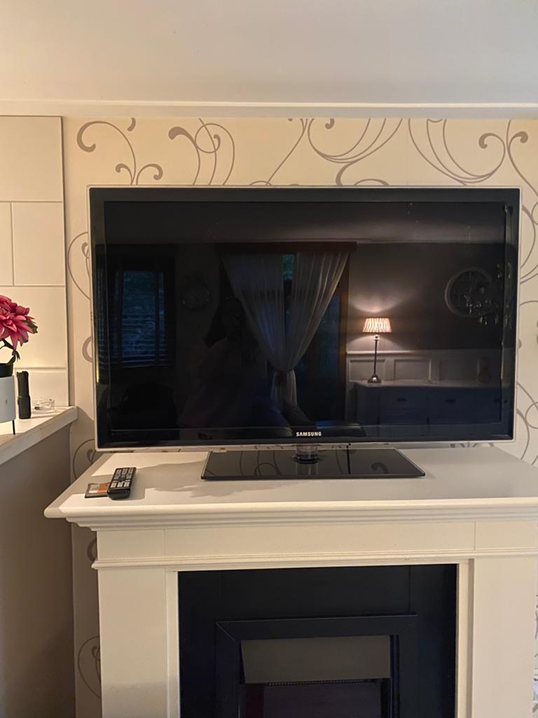 Te koop 2x Samsung Lcd / led televisie, Ophalen, 100 cm of meer, 50 Hz, Samsung