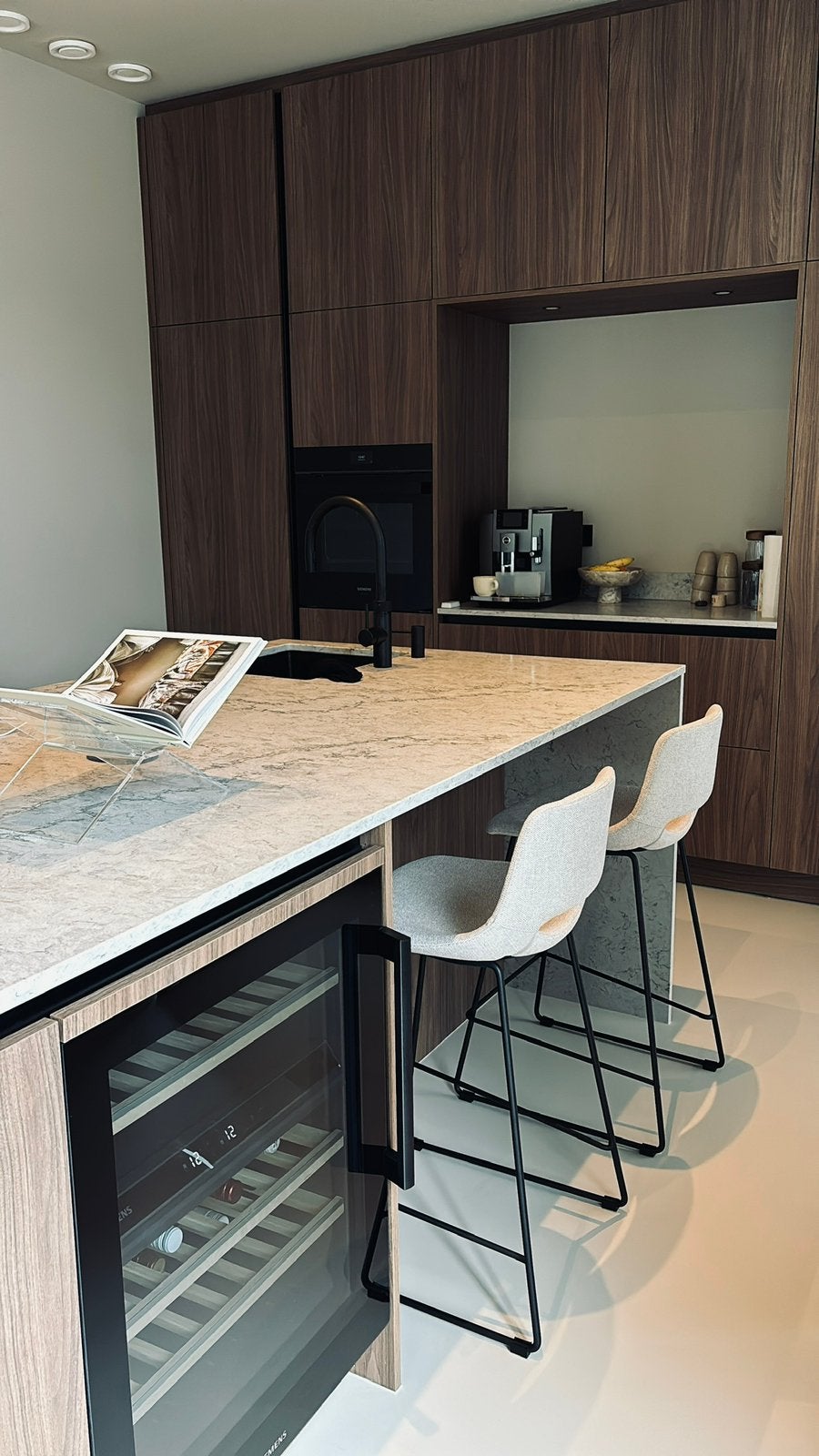 Kave home bar stoelen, Ophalen, Zo goed als nieuw, Twee