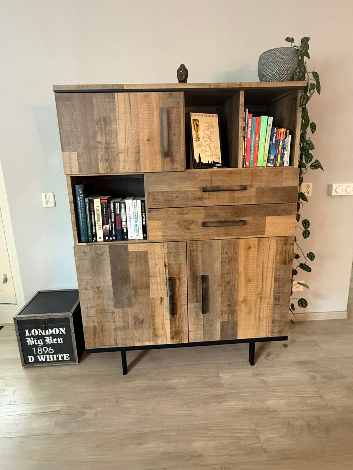Huiskamer kast, Huis en Inrichting, Kasten | Wandmeubels, Ophalen, Zo goed als nieuw, 25 tot 50 cm, Minder dan 150 cm
