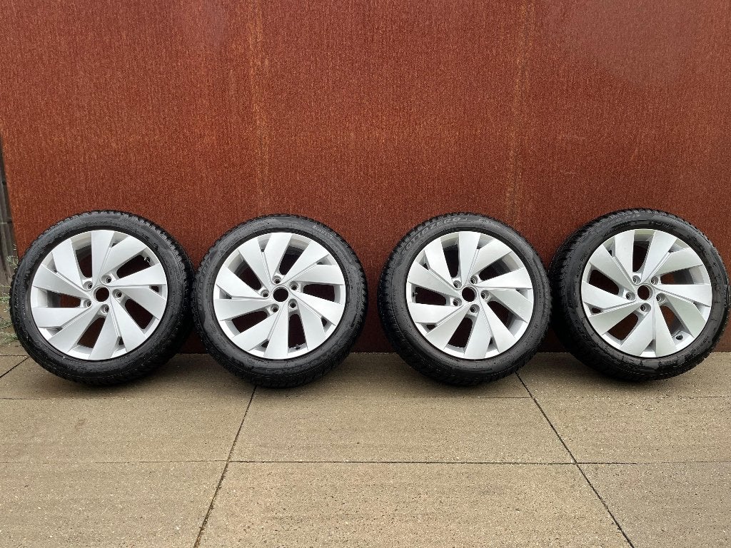Volkswagen Golf 8 set winterwielen, Auto-onderdelen, Banden en Velgen, Ophalen, Gebruikt, Banden en Velgen, 17 inch