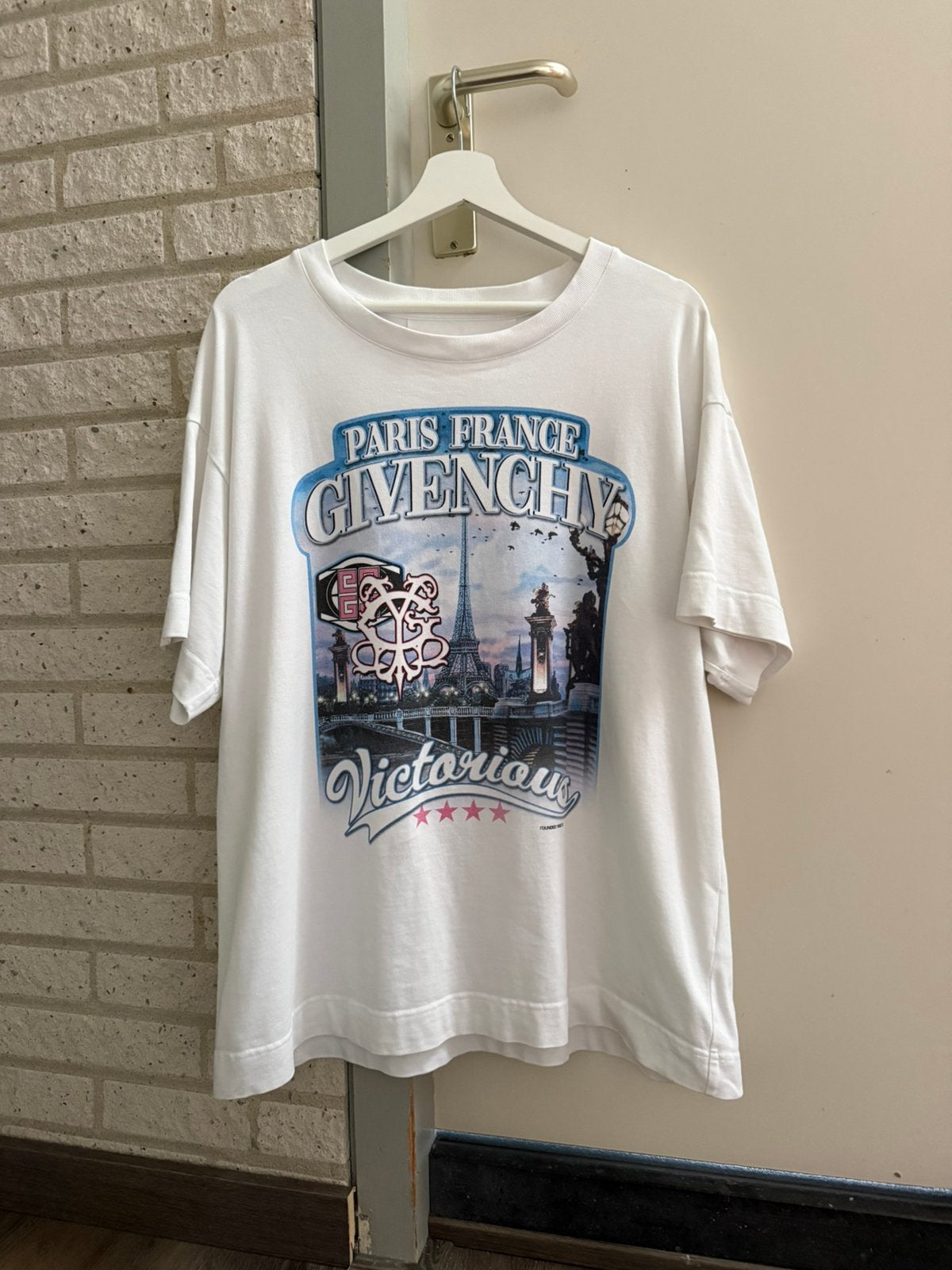 Authentiek Givenchy t-shirt, Ophalen of Verzenden, Zo goed als nieuw, Maat 48/50 (M), Wit