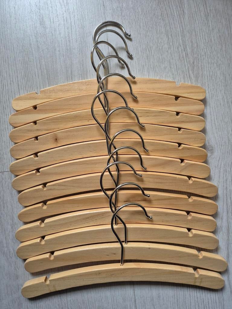 Baby kleerhanger hout Hema 12 stuks, Kinderen en Baby's, Ophalen of Verzenden, Zo goed als nieuw