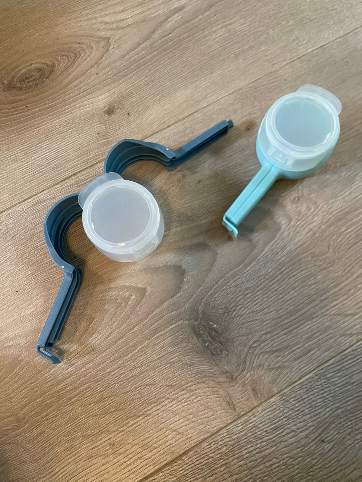 Set van 2 voedselzaksluiters met schenktuit, Overige typen, Kunststof, Ophalen of Verzenden, Zo goed als nieuw