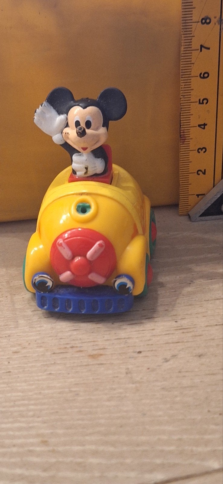 Mickey Mouse poppetje in auto (111026), ., Ophalen of Verzenden, Zo goed als nieuw, .