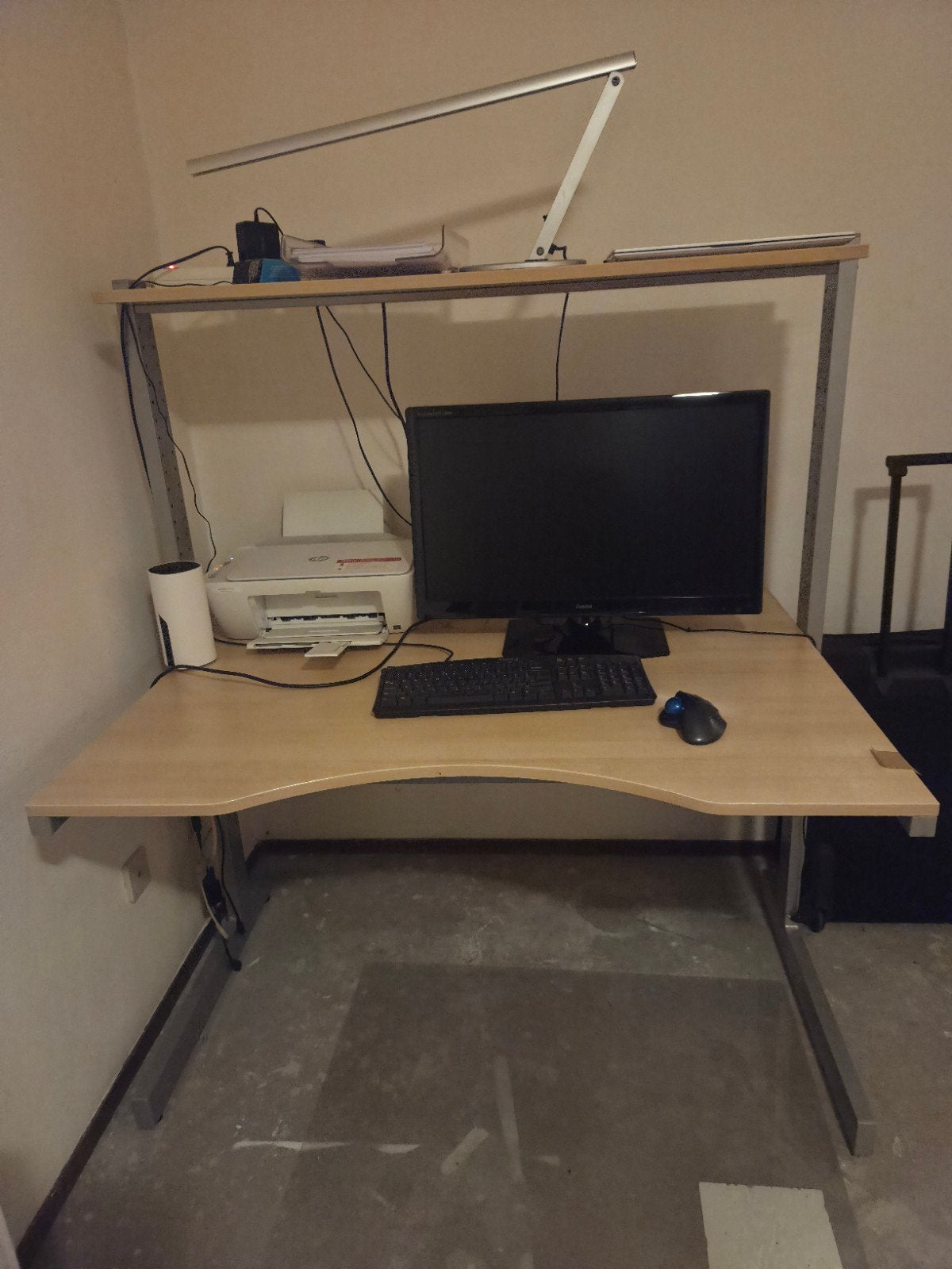 Bureau van Ikea met stoel, Ophalen, Gebruikt