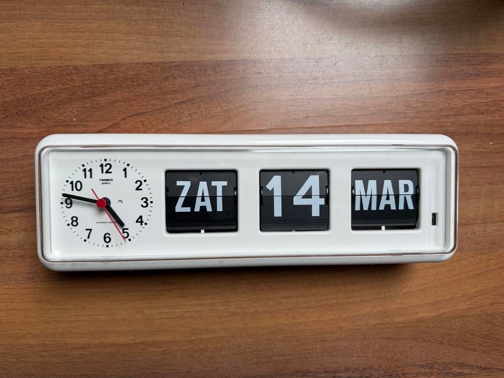 Twemco Kalenderklok - Ideaal voor Senioren en Dementie, Ophalen, Zo goed als nieuw, Analoog, Wekker of Tafelklok