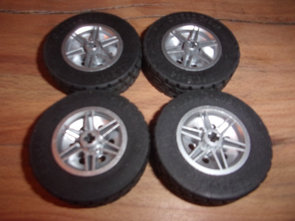 4 MetallicSilver wielen met zwarte band (56904/70490), Ophalen of Verzenden, Gebruikt, Losse stenen, Lego