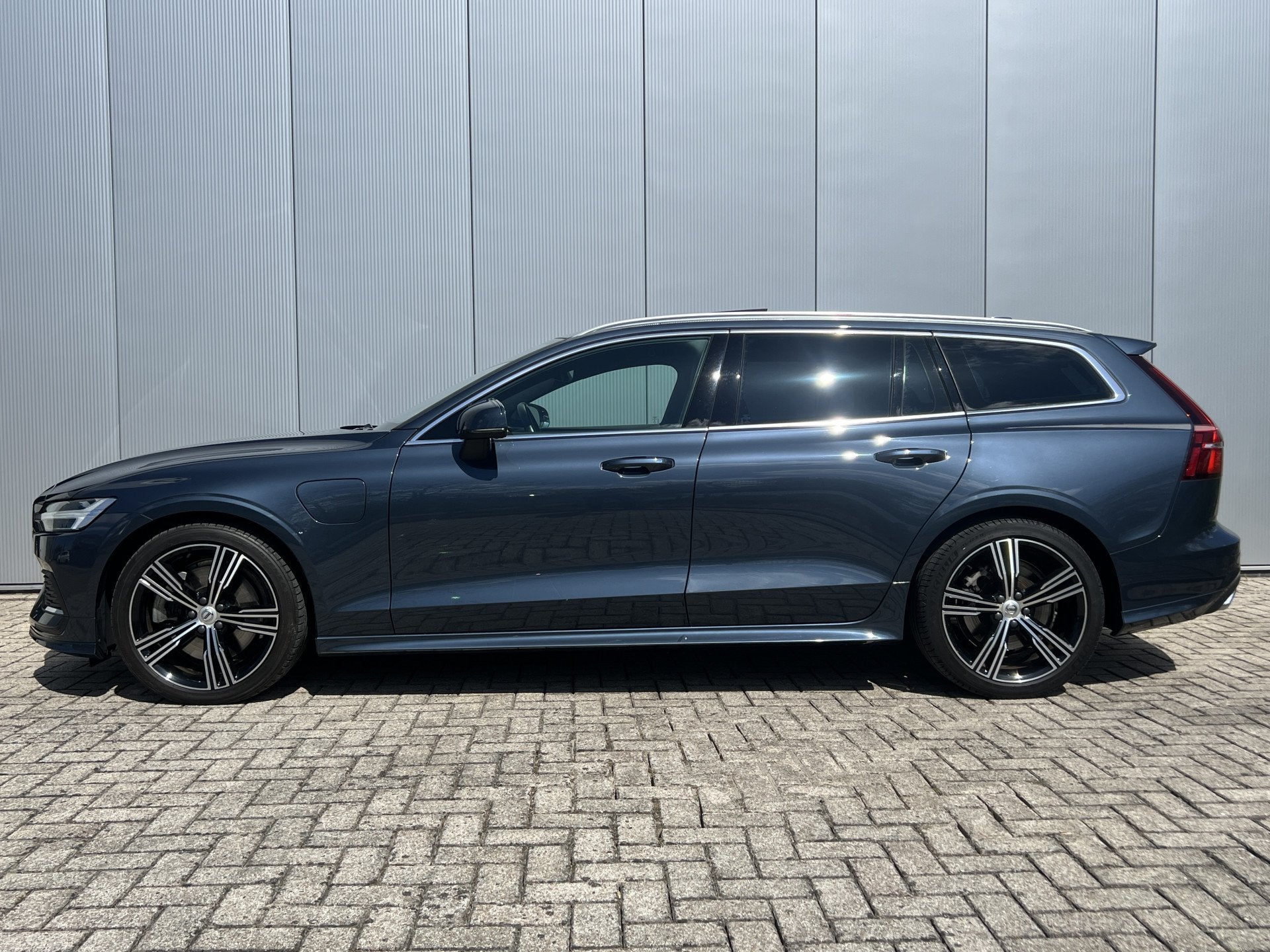 Volvo V60 2.0 T6 Recharge AWD Inscription Trekhaak Panoramad, Automaat, Gebruikt, Blauw, 340 pk