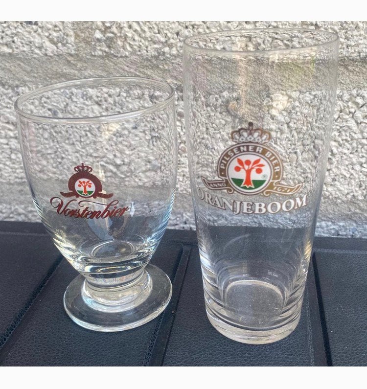 2 Verschillende Oranjeboom bierglazen. Hoogte 11 + 13 cm., Verzamelen, Ophalen of Verzenden, Zo goed als nieuw, Glas of Glazen