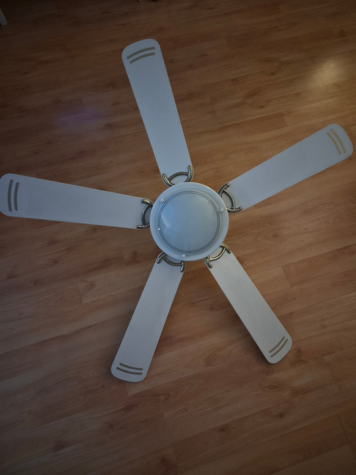 Witte plafondventilator met 5 bladen en verlichting, Ophalen of Verzenden, Gebruikt, Plafondventilator