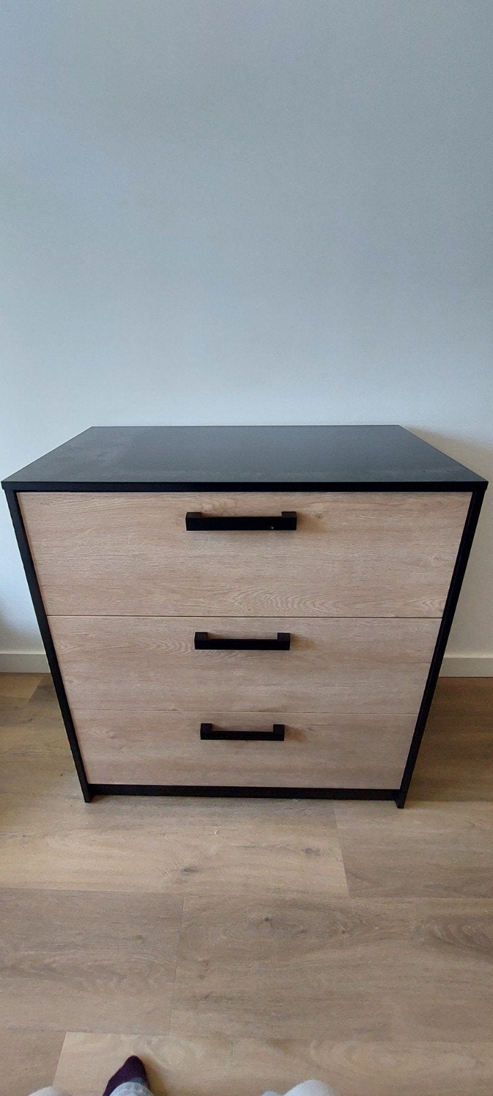 Foto 3 van Commode met 3 lades en ledikant in zwart/hout