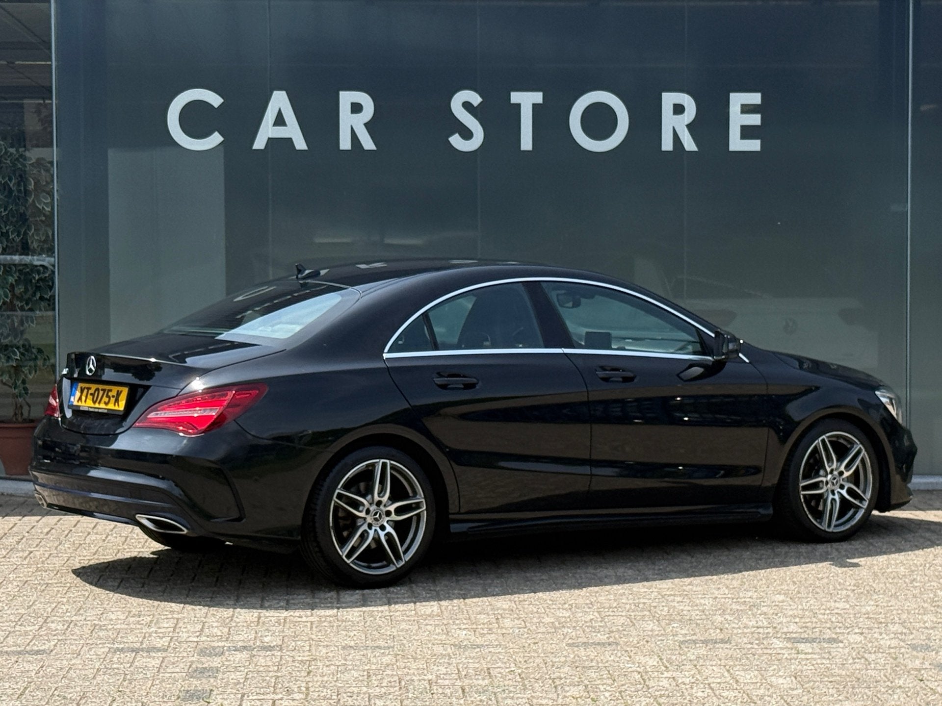 Mercedes-Benz CLA-klasse 180 AMG Line Navi|Camera|Dealer Ond, 4 cilinders, 715 kg, Leder en Stof, Sedan