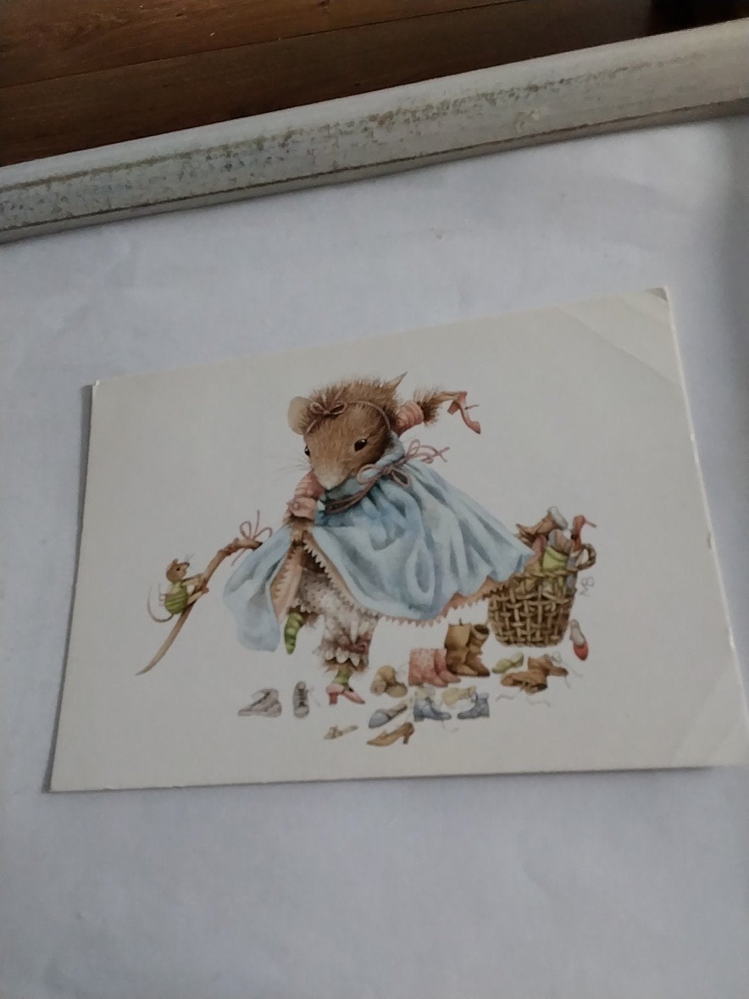MARJOLEIN BASTIN Muis met Schoenen - Charmante Illustratie, Ophalen of Verzenden