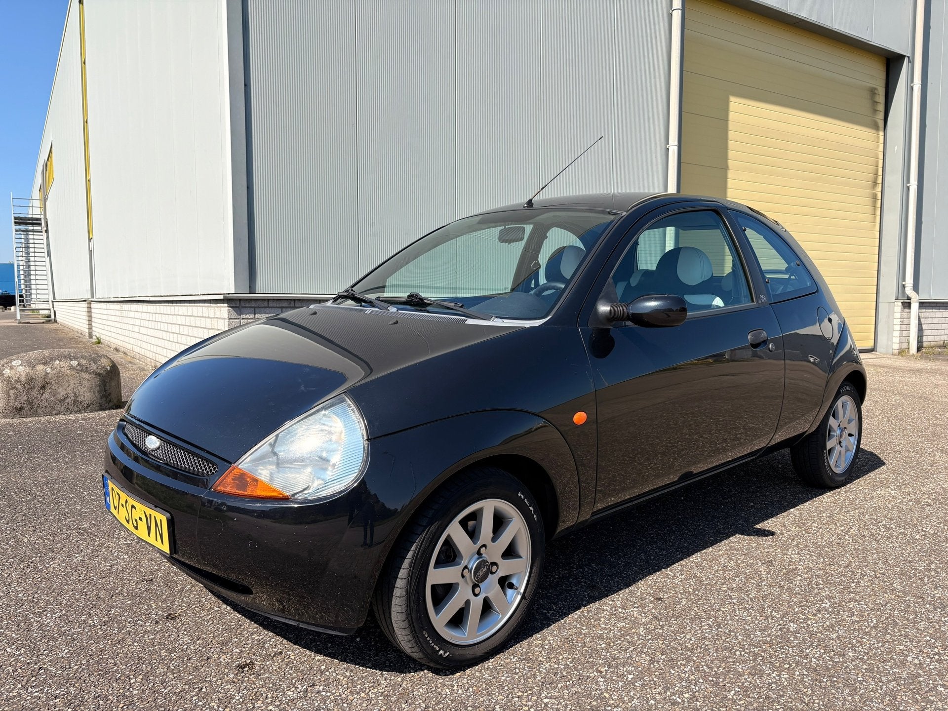 Ford Ka 1.3 AIRCO Des Bouvrie Collectors Item, Auto's, Voorwielaandrijving, 1299 cc, 15 km/l, Gebruikt