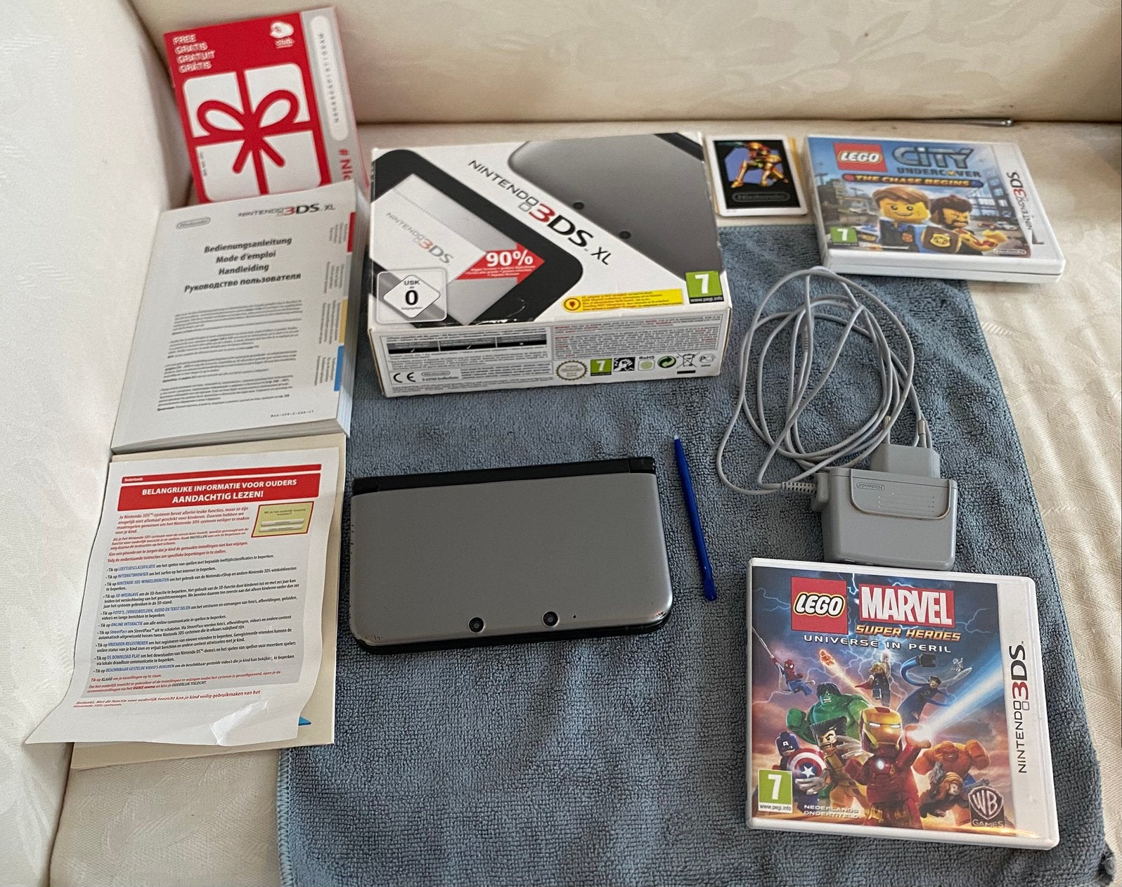 Nintendo 3ds xl met doos, Spelcomputers en Games, Ophalen of Verzenden, Zo goed als nieuw, 3DS