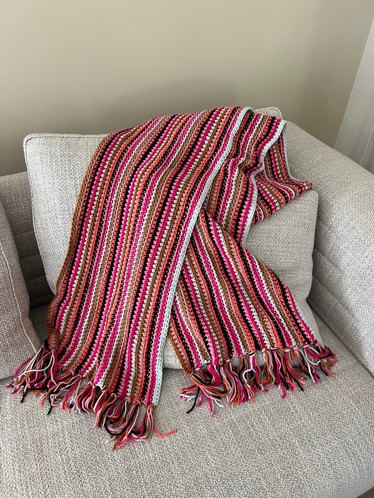 Gehaakte multicolor sjaal omslagdoek, Kleding | Dames, Ophalen of Verzenden, Zo goed als nieuw, Maat 46/48 (XL) of groter, Sjaal