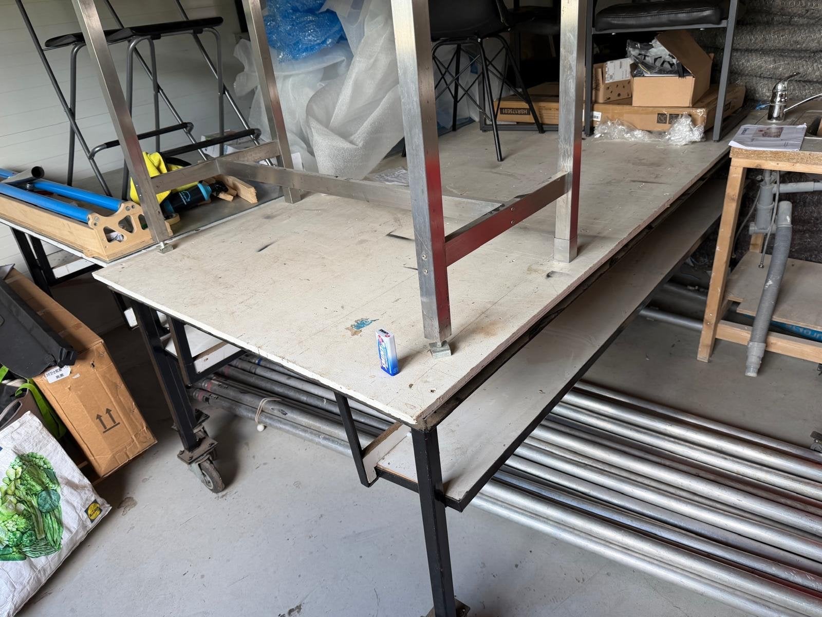 Robuust werktafel op wielen, Ophalen, Gebruikt