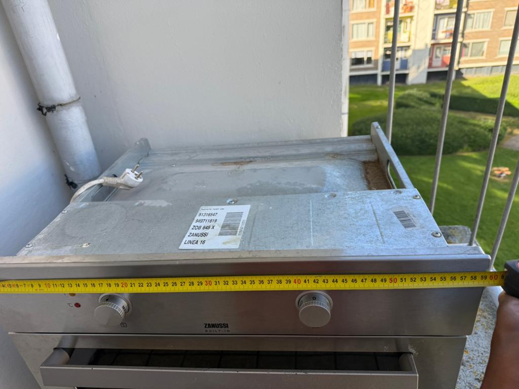 Zanussi built- in oven, 100 liter of meer, Ophalen, Zo goed als nieuw, Transportkar