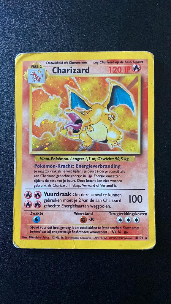 Pokemon charizard 4/102 holo base set nederlands, Verzenden, Gebruikt, Losse kaart