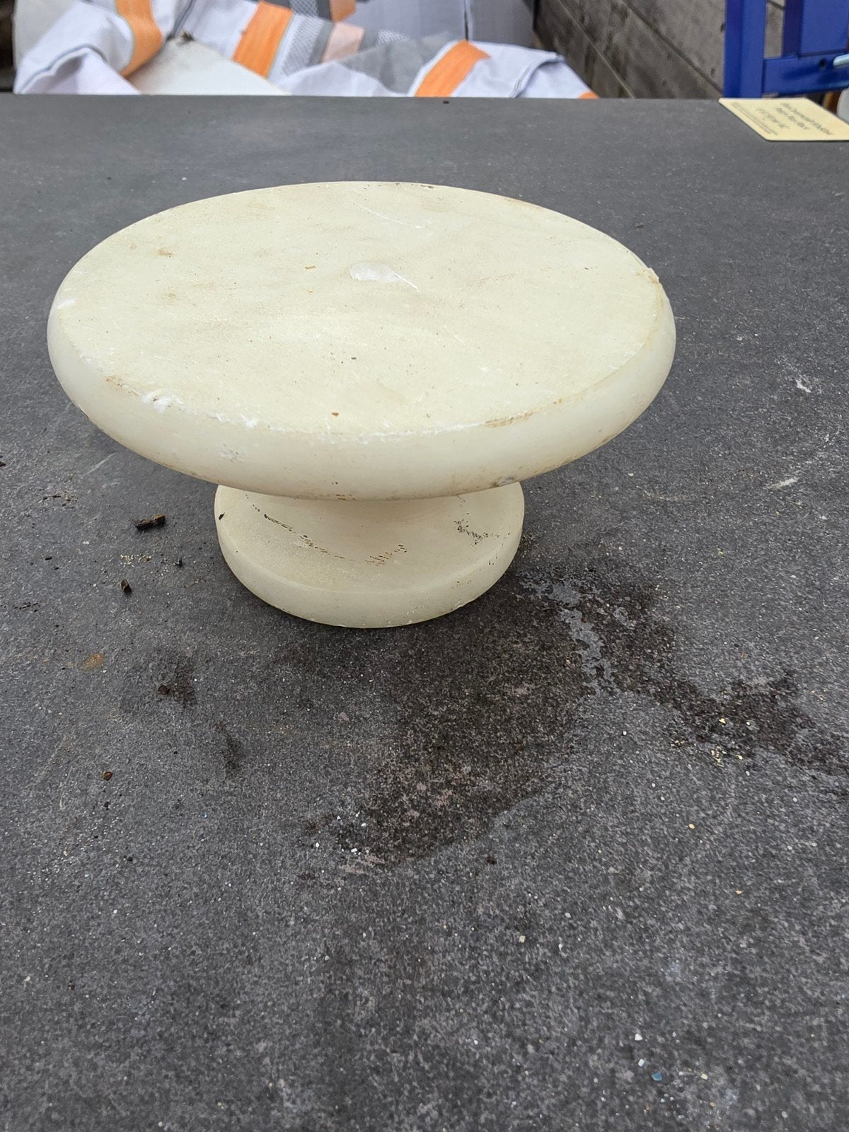 Marmeren displaystandaard 11x6 cm, Huis en Inrichting, Ophalen of Verzenden, Gebruikt, Beige, Steen/keramiek