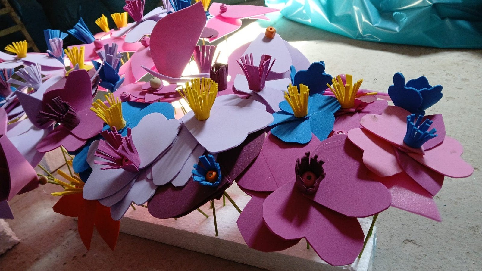 Carnavalsgroep Bloemen: Complete set Foam Kostuums, Kleding | Dames, Ophalen, Zo goed als nieuw, Carnaval, Kleding