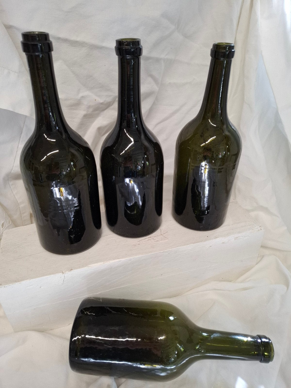 Set van 4 antieke handgeblazen wijnflessen, extreem oud, Ophalen of Verzenden