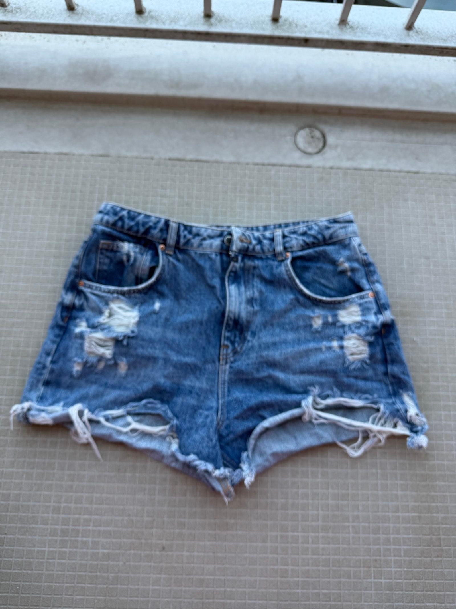 Sexy Blauwe Denim Hoge Taille Versleten Shorts Groot, Maat 38/40 (M), Blauw, Gedragen, C.O.J.