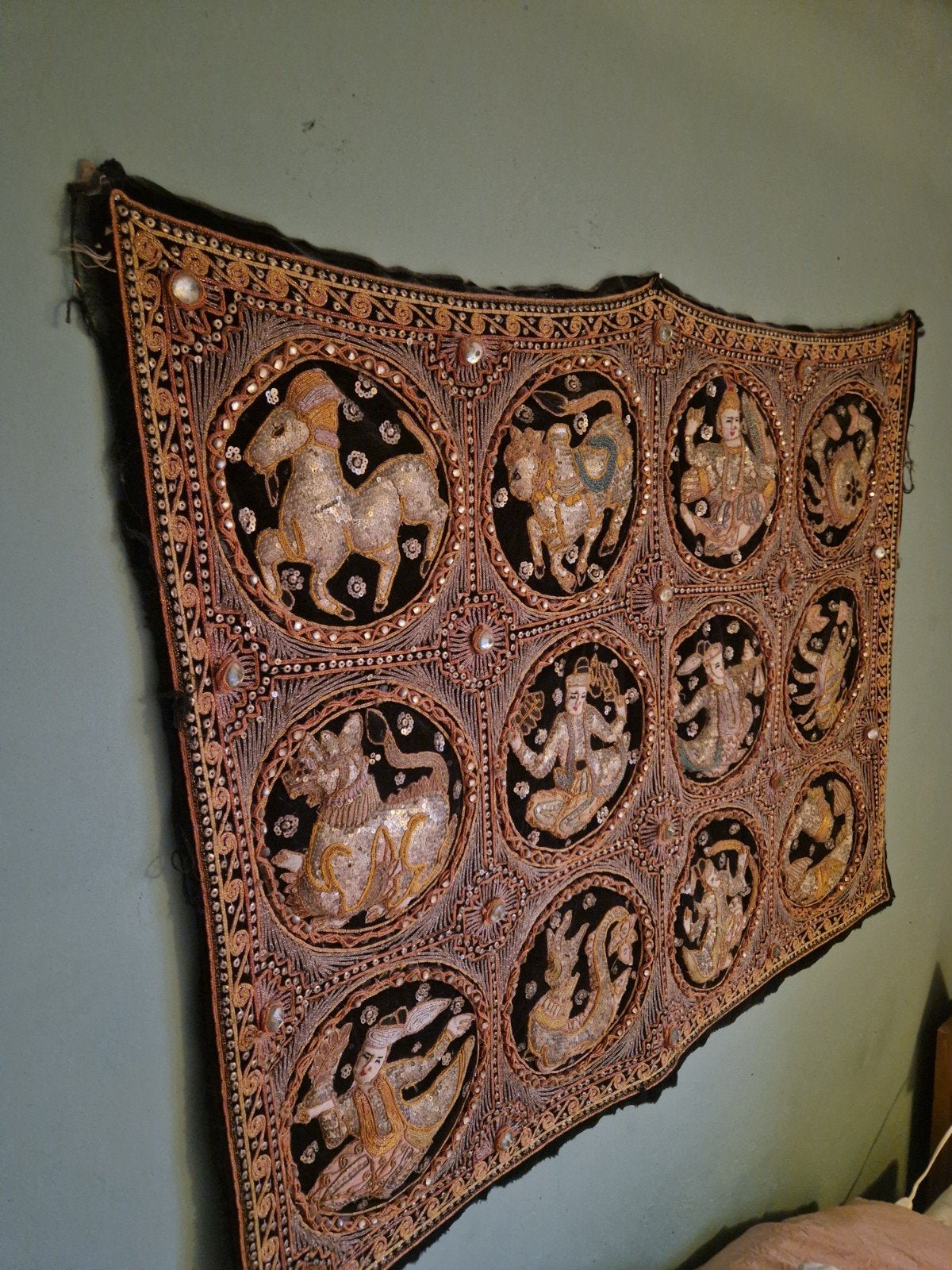 Handgemaakt wandkleed met Indiase motieven en spiegeltjes, Ophalen of Verzenden
