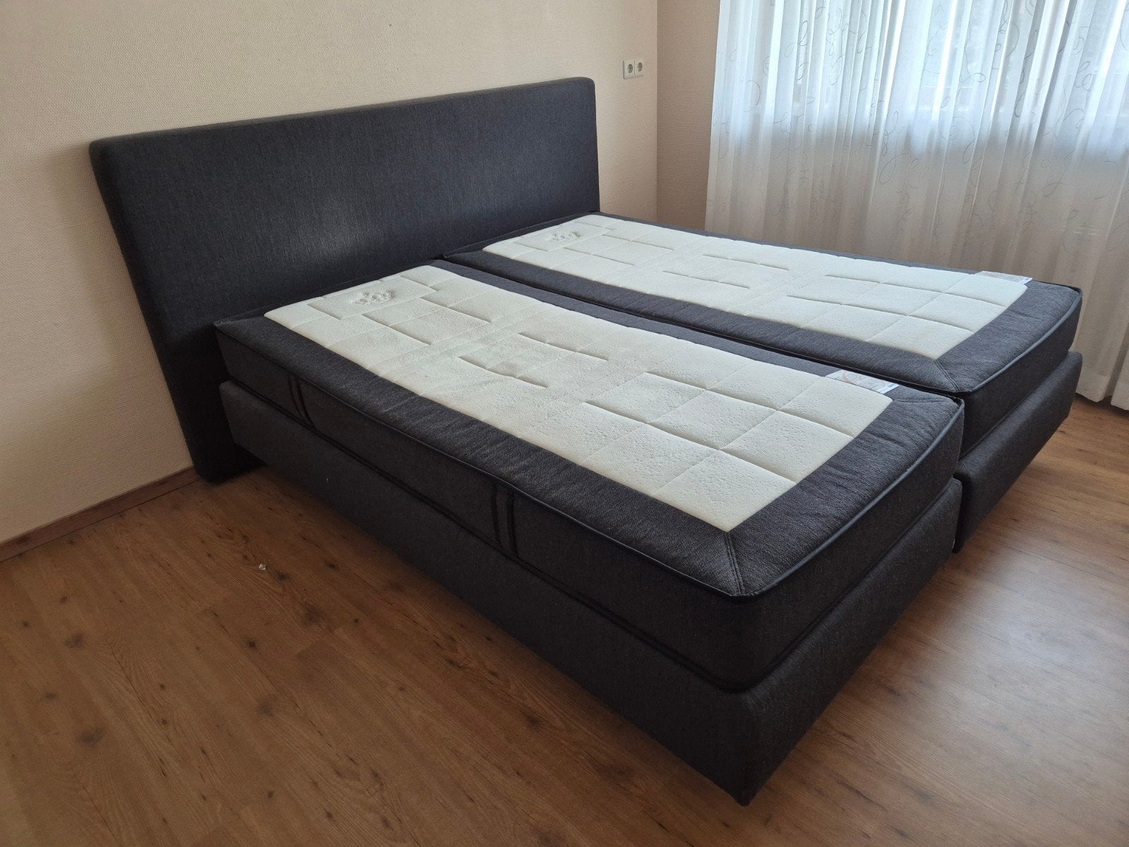 Auping Tweepersoons boxspring met hoofdbord en matrassen, Gebruikt, Tweepersoons, Ophalen of Verzenden, 180 cm