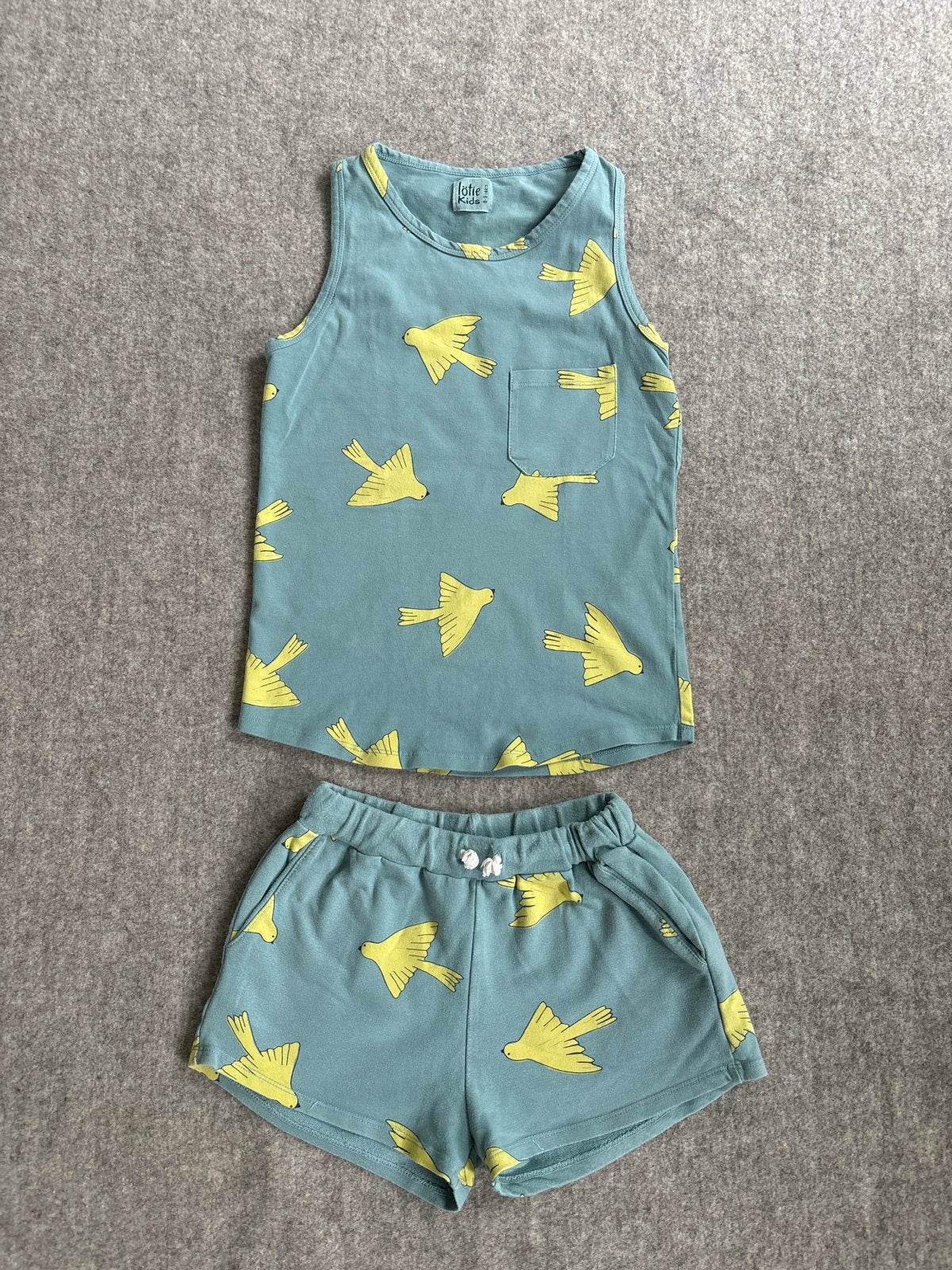 LötieKids Zomers setje met vogels (maat 8/9 jaar/maat 10/11), Verzenden, Zo goed als nieuw, Jongen of Meisje