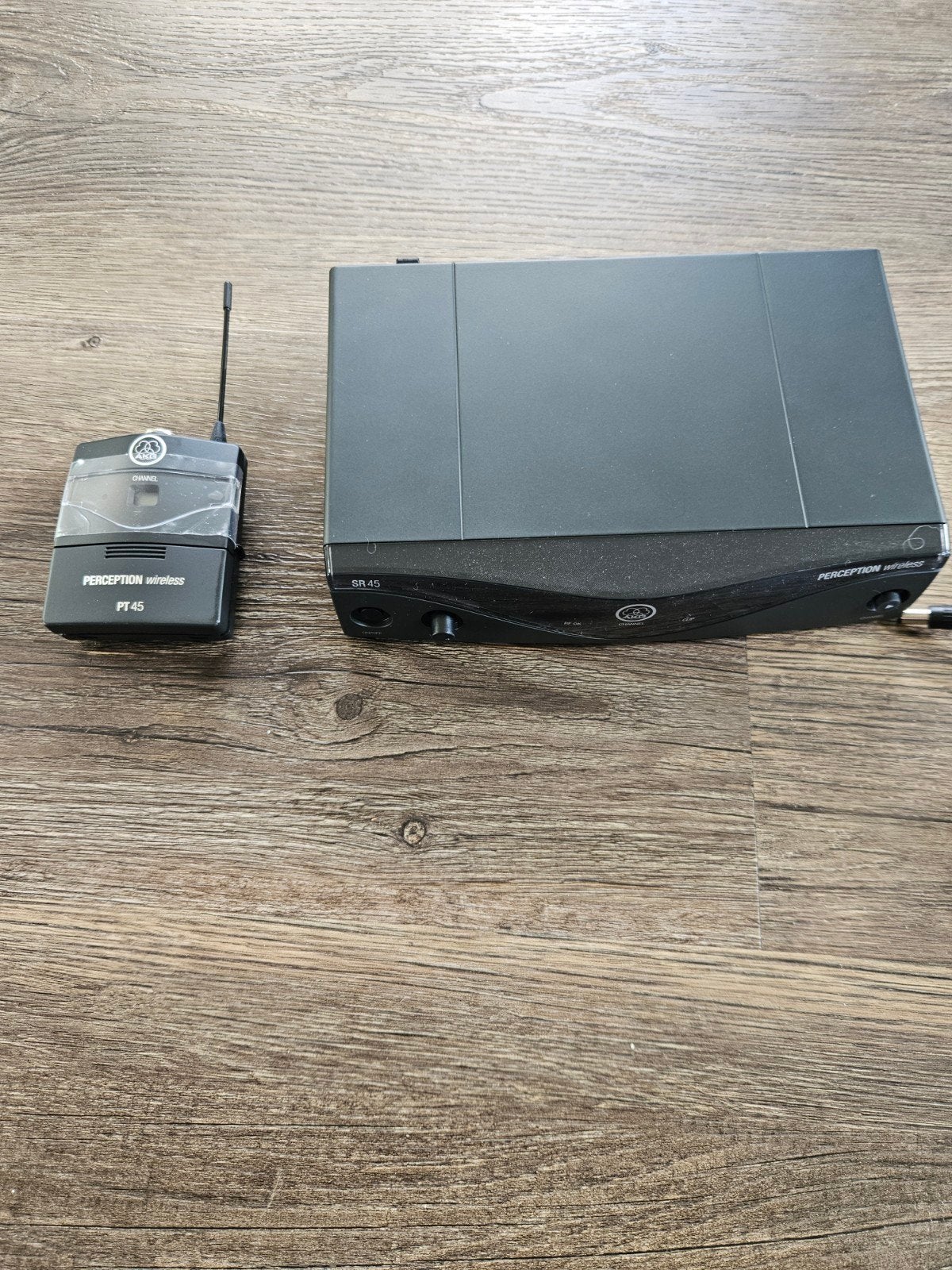 AKG Zender en ontvanger met microfoon., Muziek en Instrumenten, Microfoons, Ophalen of Verzenden, Zo goed als nieuw, Zangmicrofoon