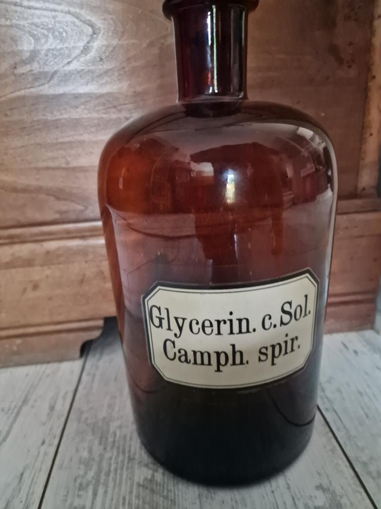 2 grote apothekers flessen met etiket, Ophalen