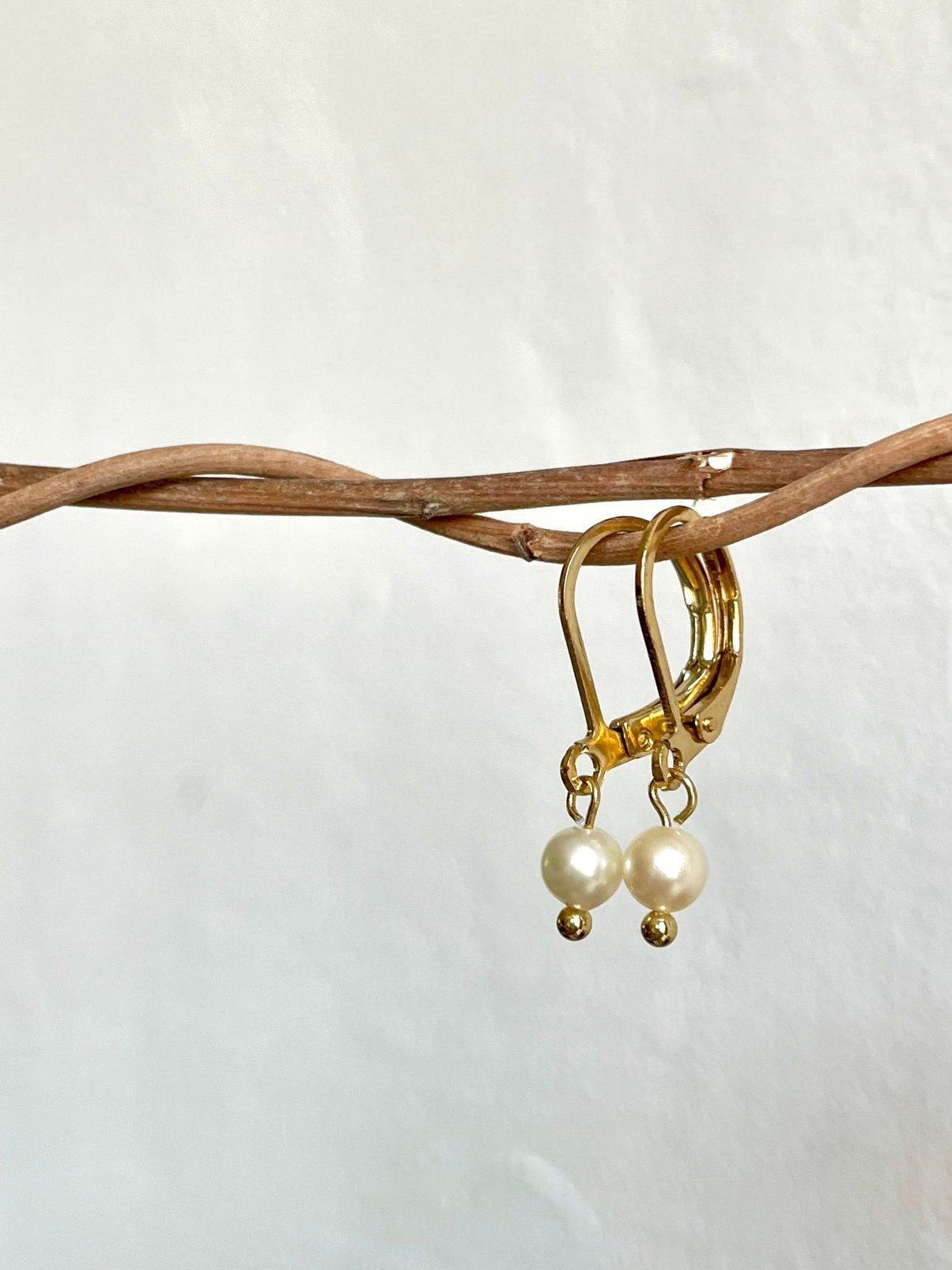 Kleine parel oorbellen, Hangers, Wit, Nieuw, Ophalen of Verzenden